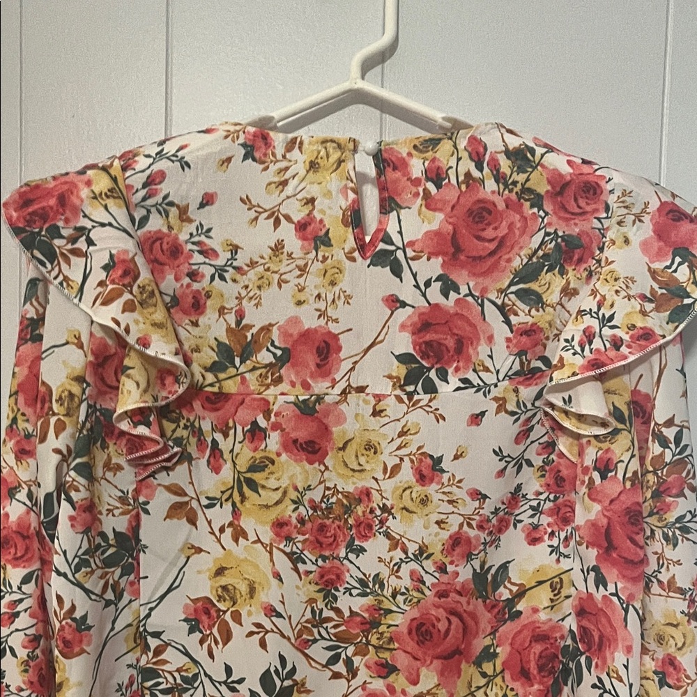 Chic Floral Ruffle Blouse - Picture 8 of 9